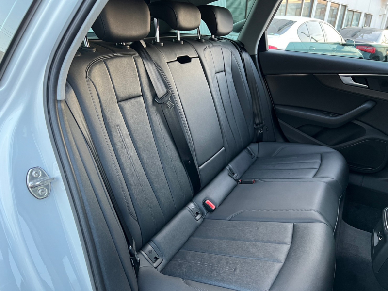 アウディ A4 中古車