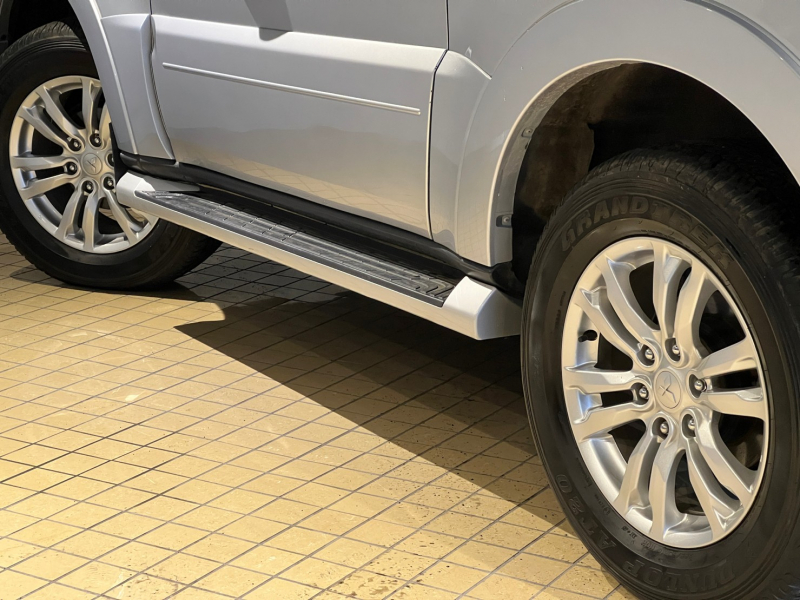 三菱 パジェロ 中古車