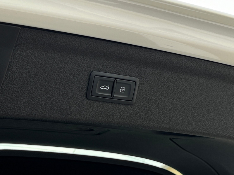 アウディ Q3 中古車