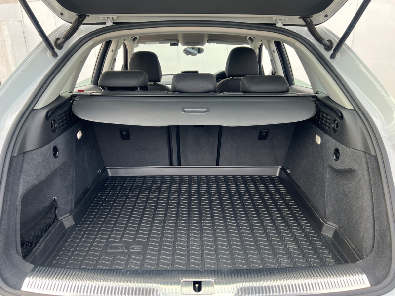 アウディ Q3 中古車