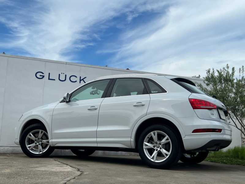 アウディ Q3 中古車