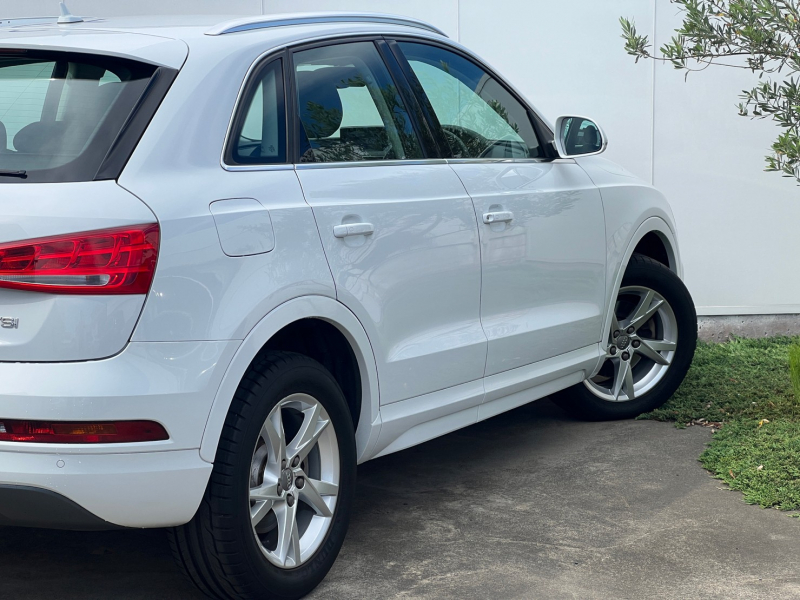 アウディ Q3 中古車
