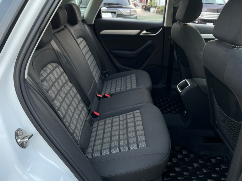 アウディ Q3 中古車