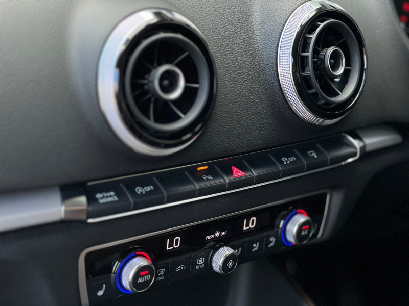 アウディ A3スポーツバック 中古車