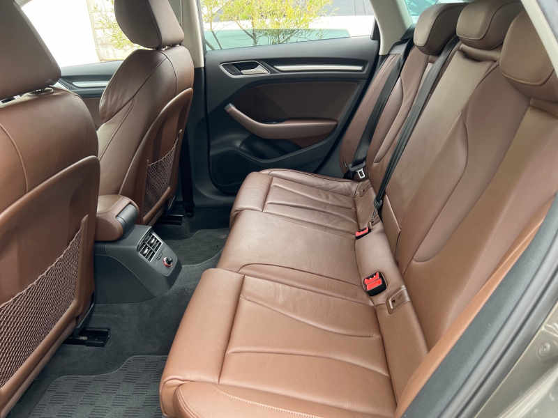 アウディ A3スポーツバック 中古車