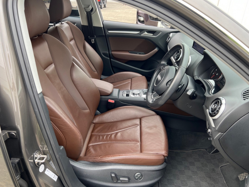 アウディ A3スポーツバック 中古車