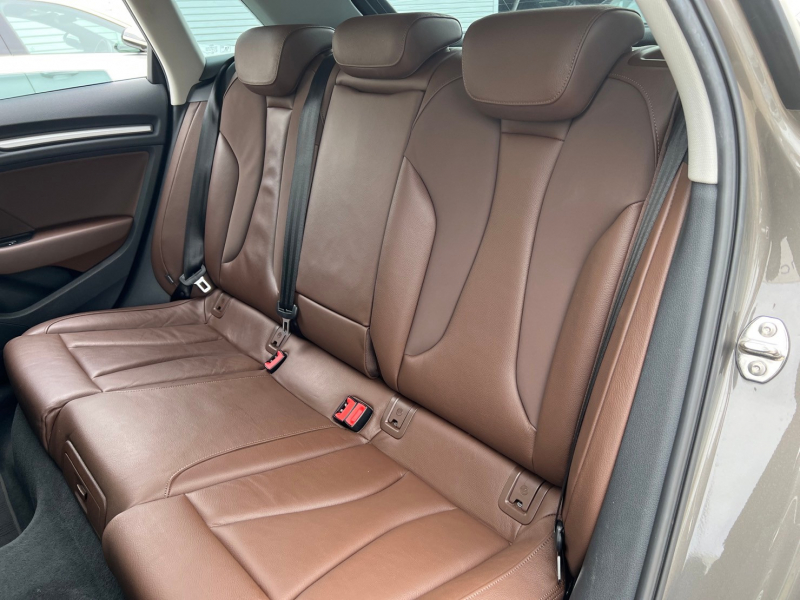 アウディ A3スポーツバック 中古車