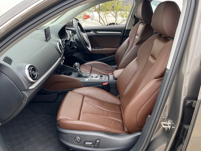 アウディ A3スポーツバック 中古車