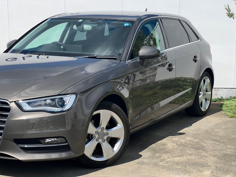 アウディ A3スポーツバック 中古車