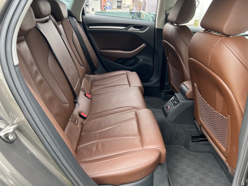 アウディ A3スポーツバック 中古車