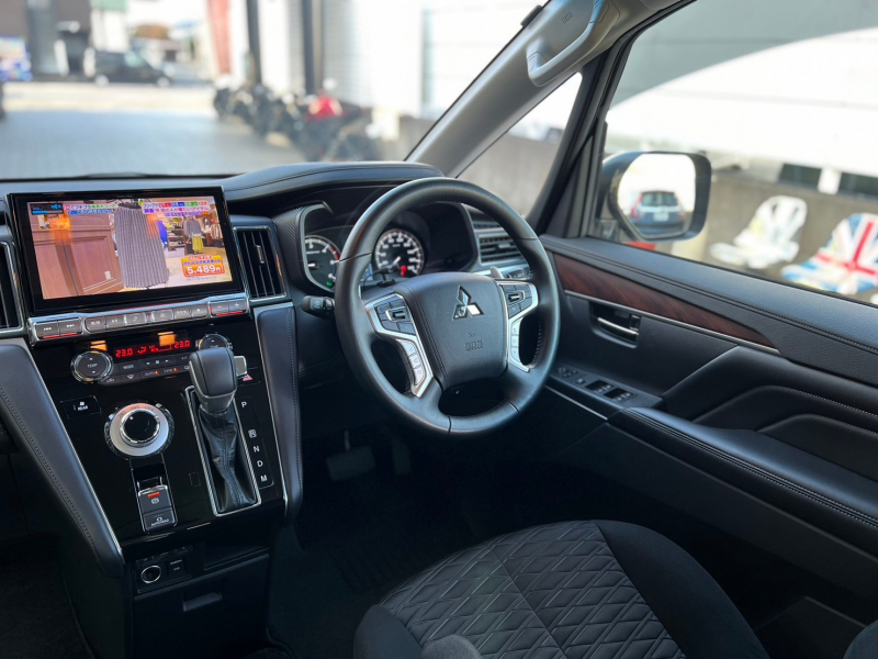 三菱 デリカD:5 中古車