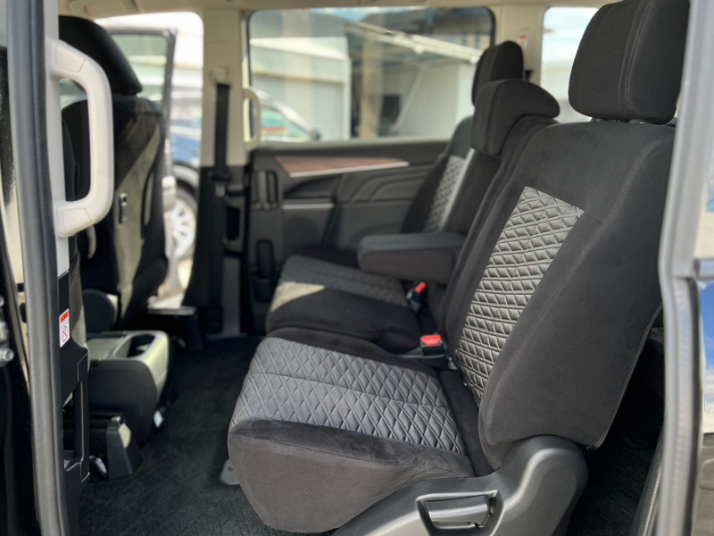 三菱 デリカD:5 中古車