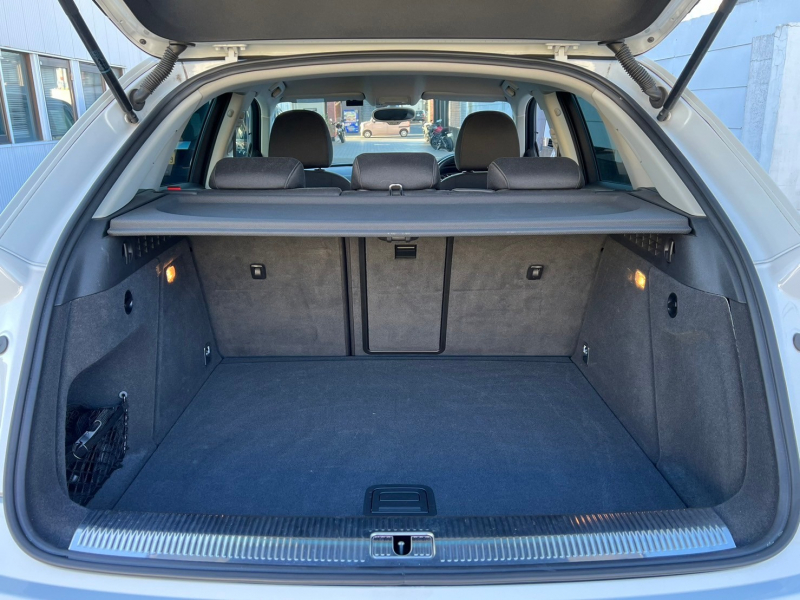 アウディ Q3 中古車