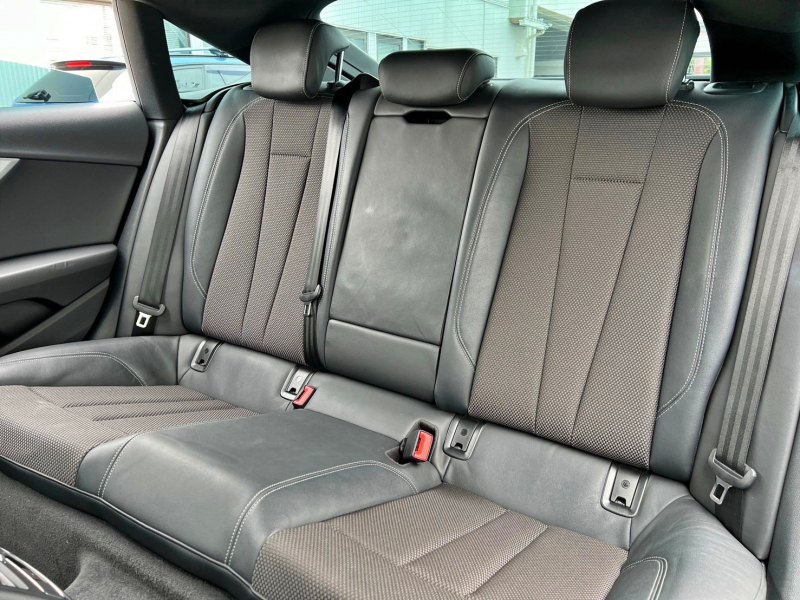 アウディ A5 中古車