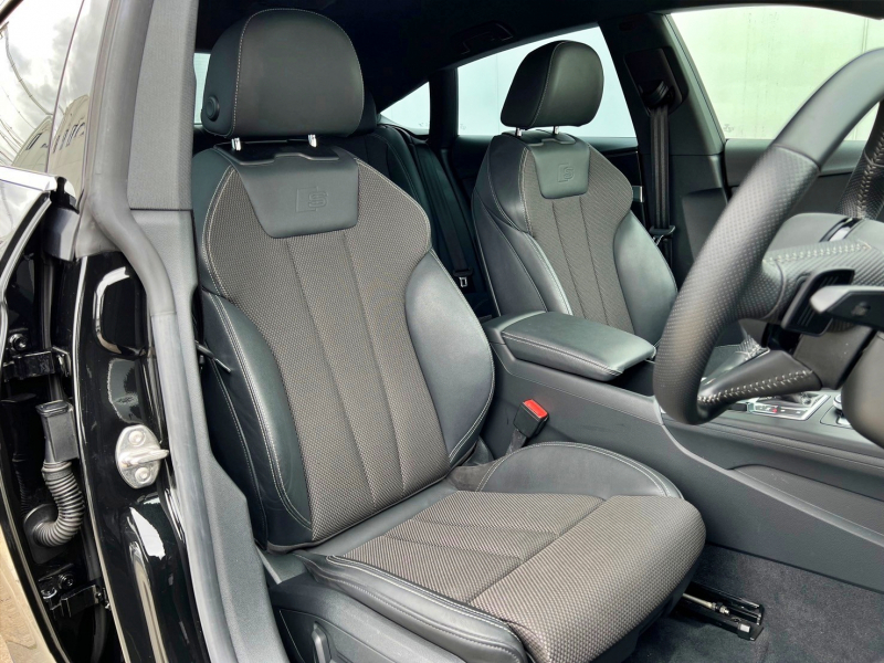 アウディ A5 中古車