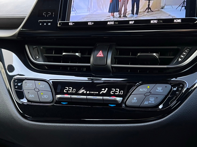 トヨタ C-HR 中古車