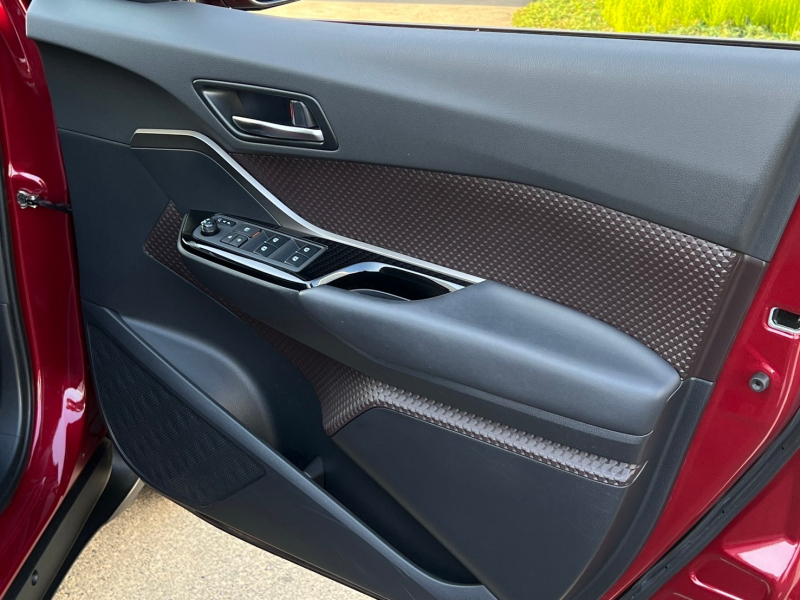 トヨタ C-HR 中古車