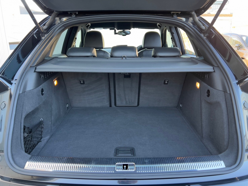 アウディ Q3 中古車