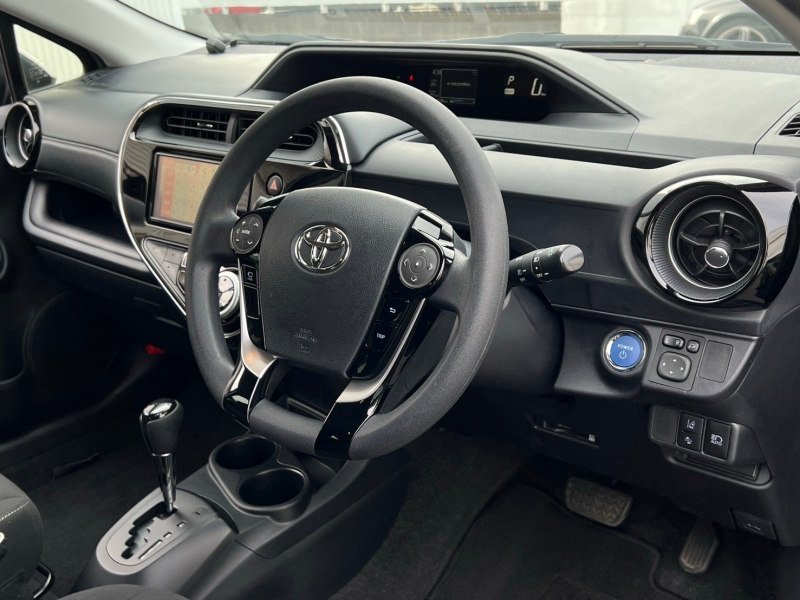 トヨタ アクア 中古車