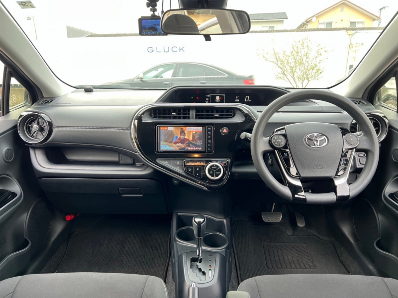 トヨタ アクア 中古車