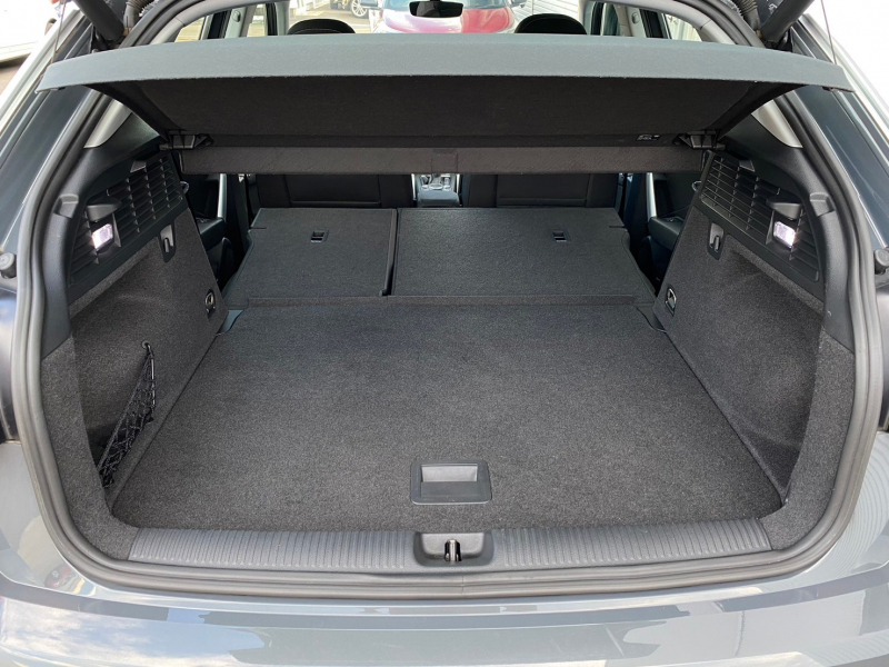 アウディ Q2 中古車