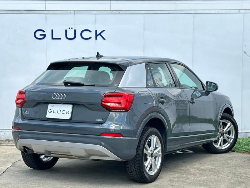 アウディ Q2 中古車