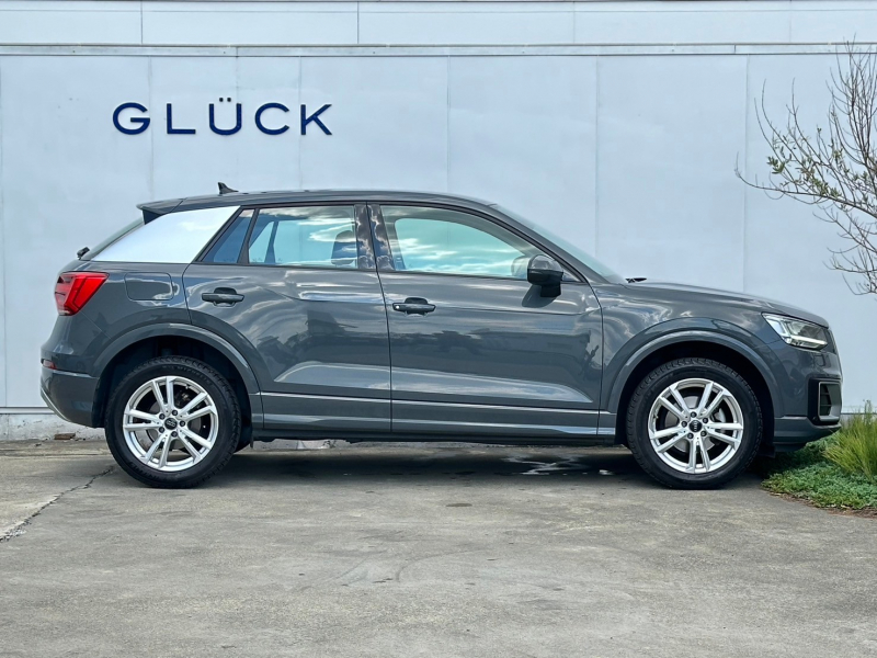 アウディ Q2 中古車