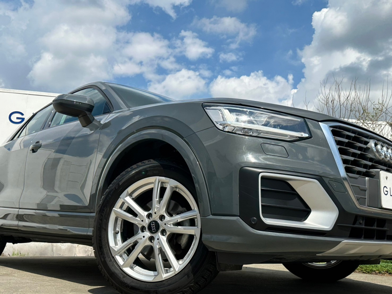 アウディ Q2 中古車
