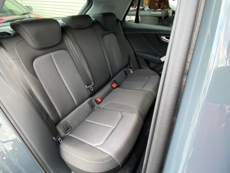 アウディ Q2 中古車