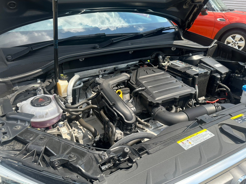 アウディ Q2 中古車