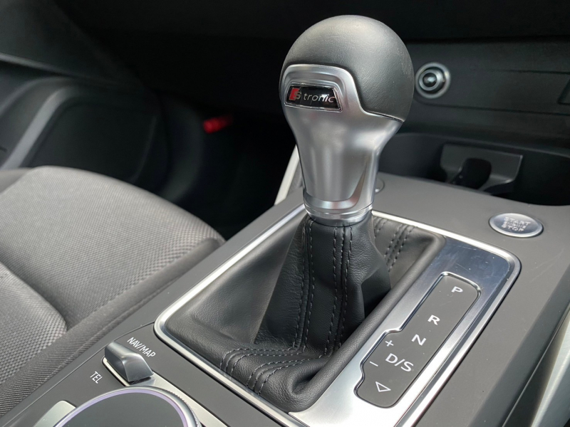 アウディ Q2 中古車