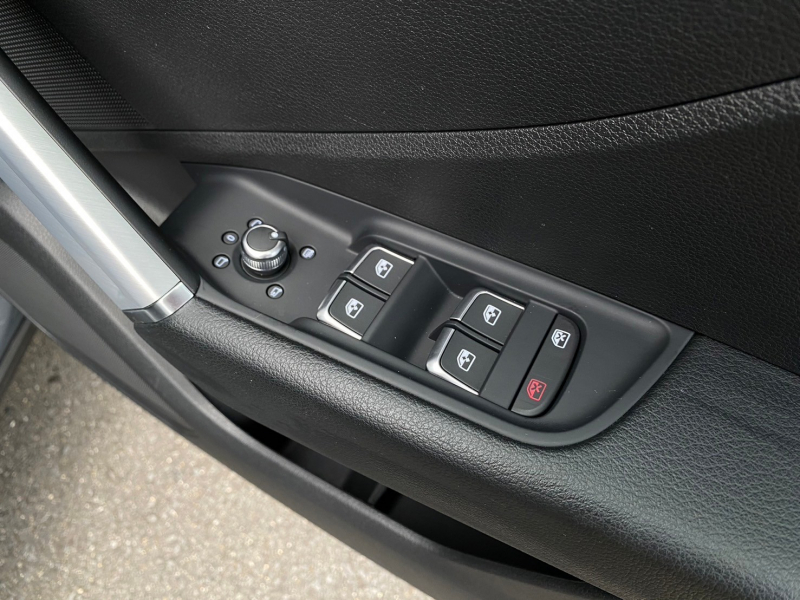 アウディ Q2 中古車