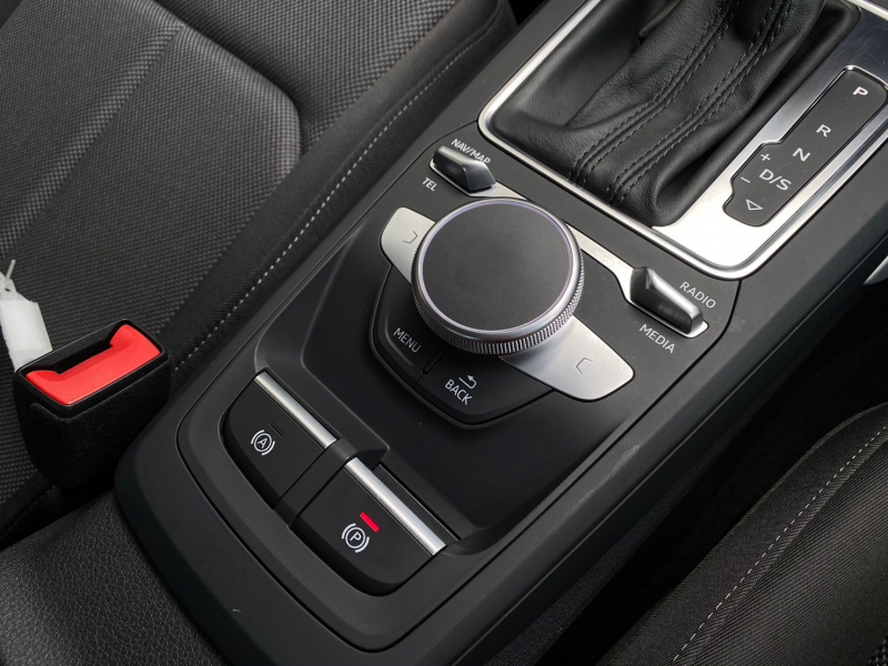 アウディ Q2 中古車