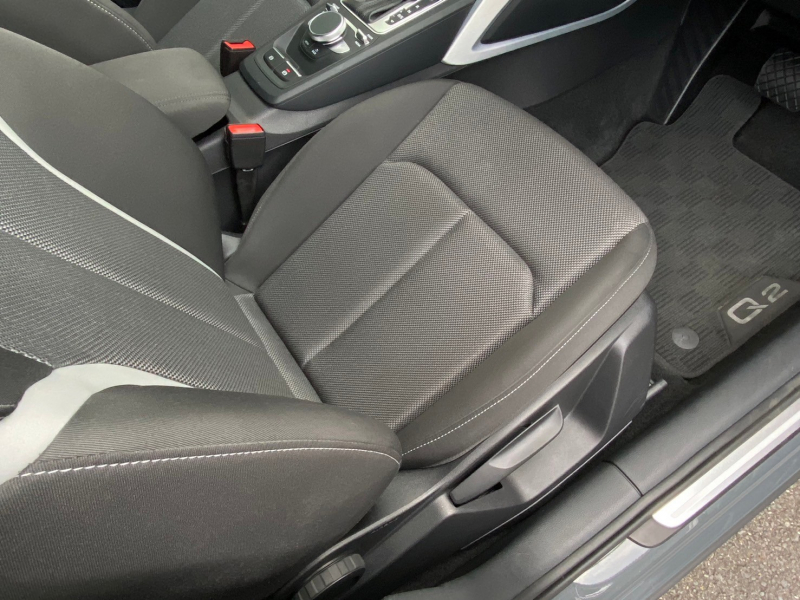 アウディ Q2 中古車