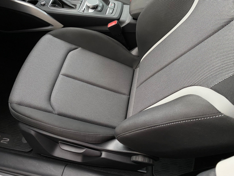 アウディ Q2 中古車