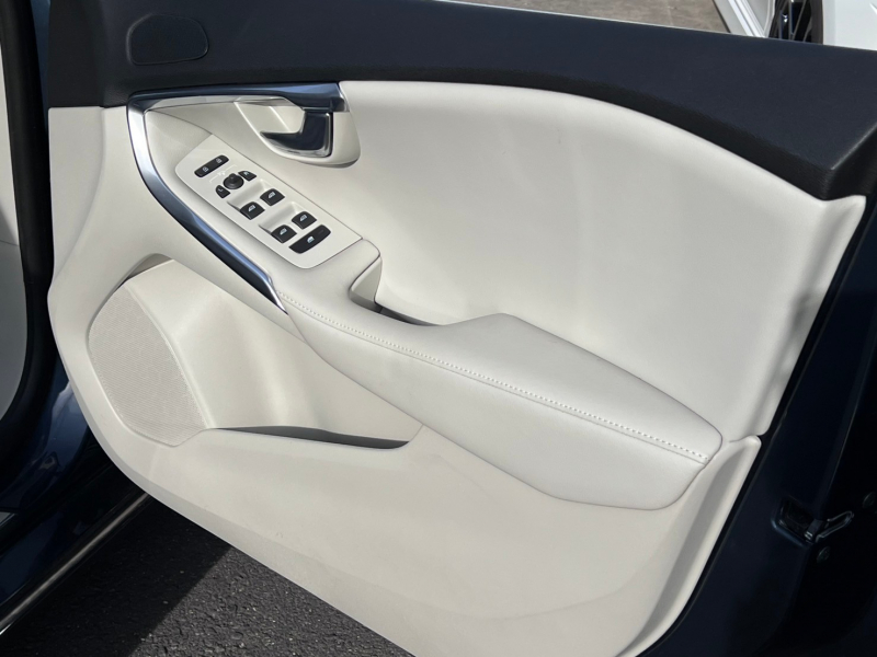 ボルボ V40 中古車