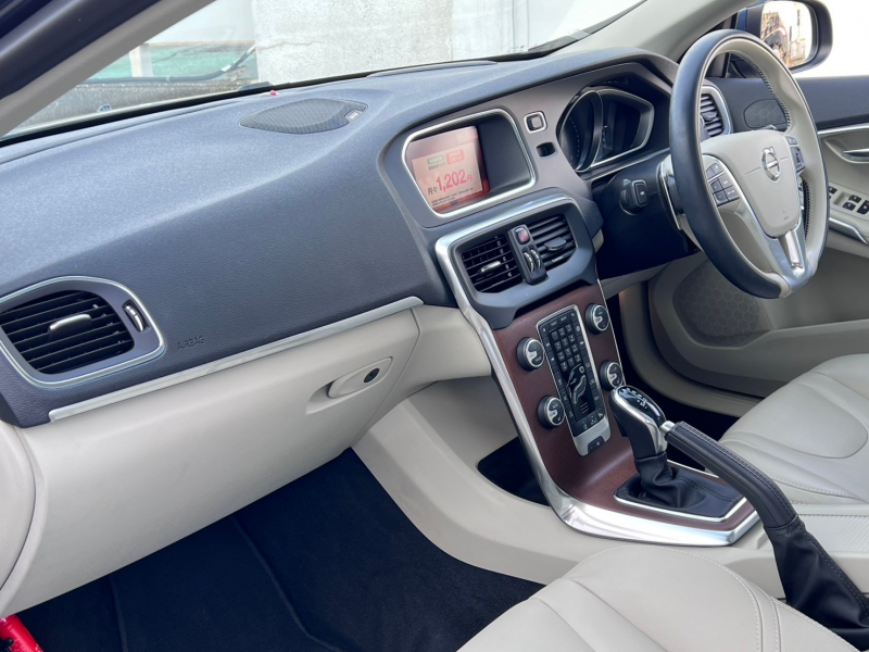 ボルボ V40 中古車