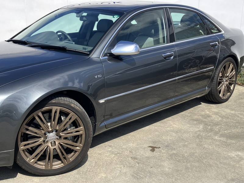 アウディ S8 中古車