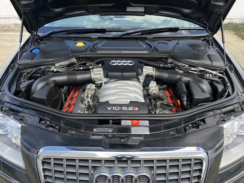 アウディ S8 中古車