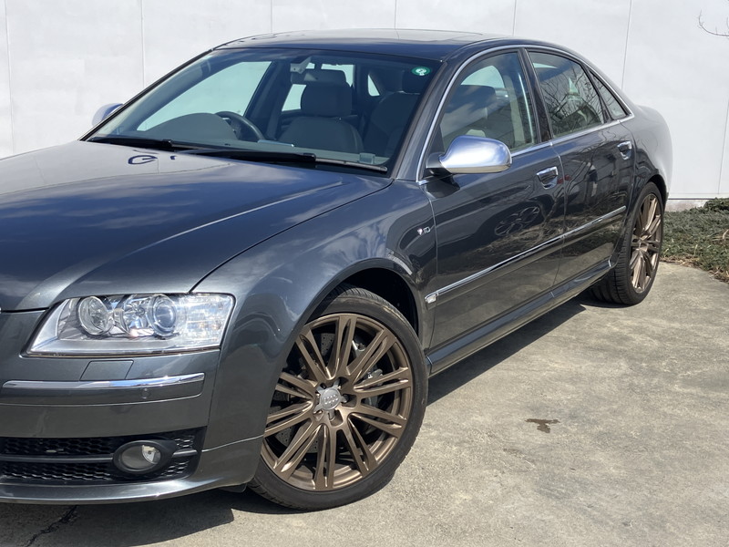 アウディ S8 中古車
