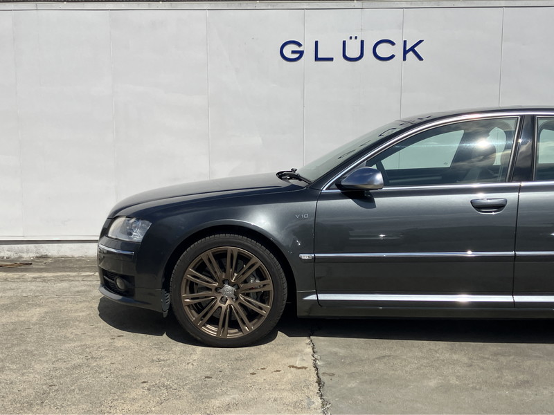 アウディ S8 中古車