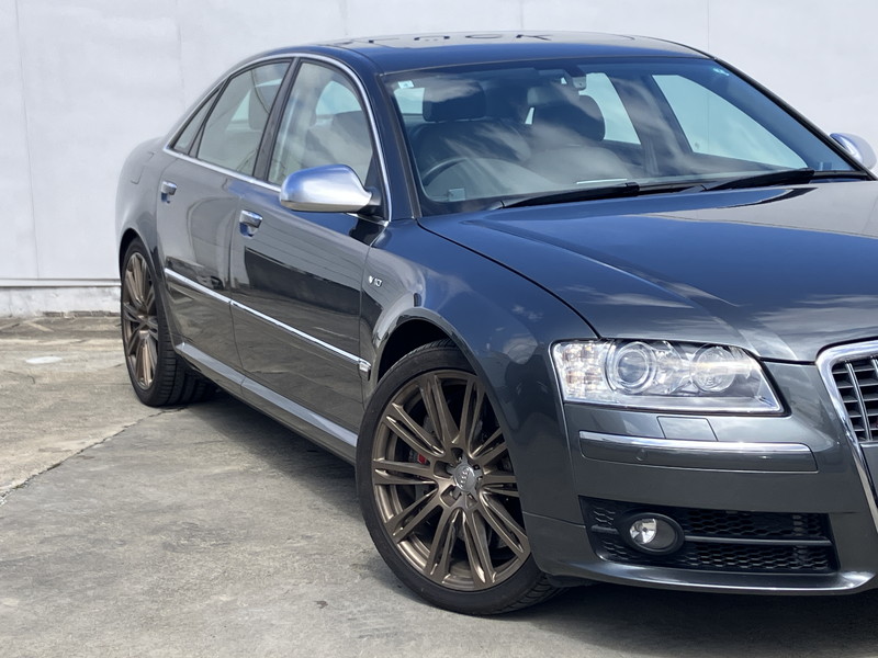 アウディ S8 中古車