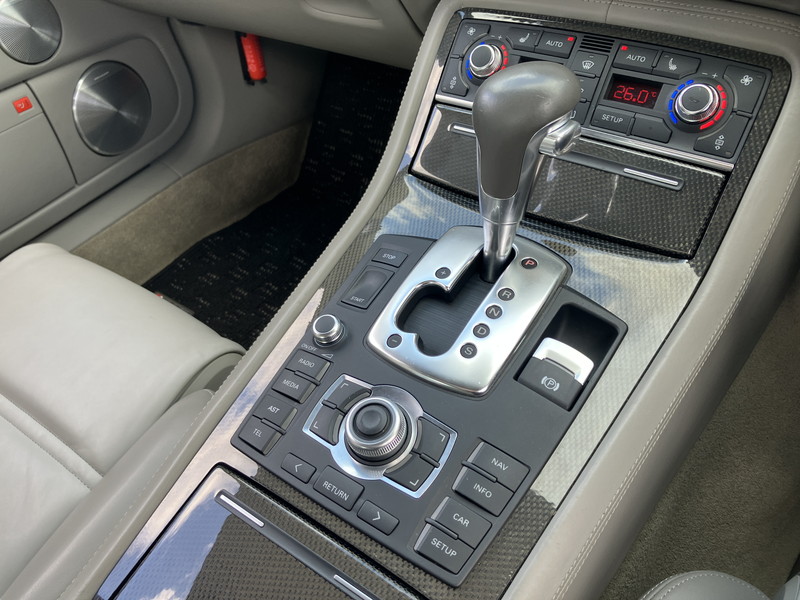 アウディ S8 中古車