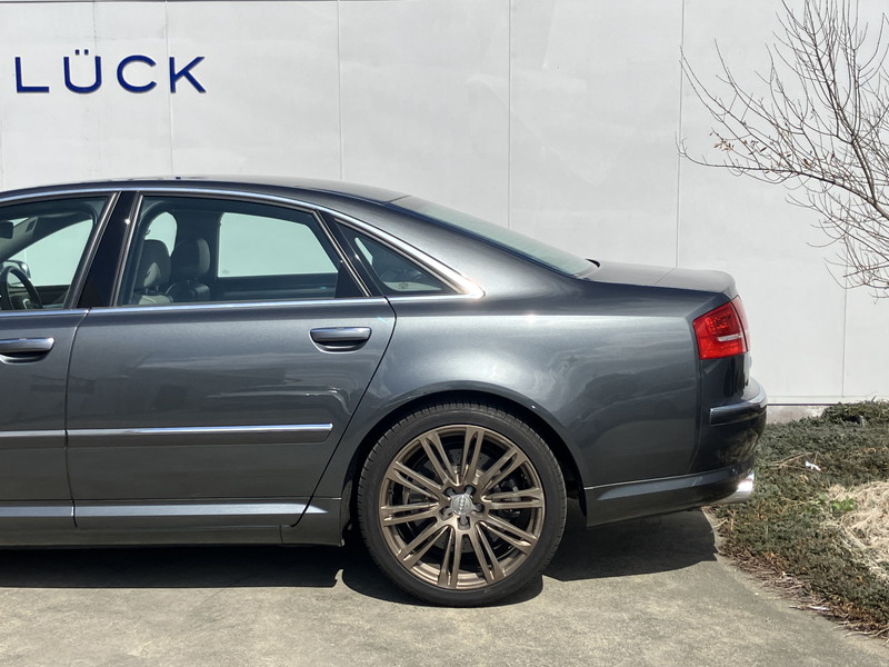 アウディ S8 中古車