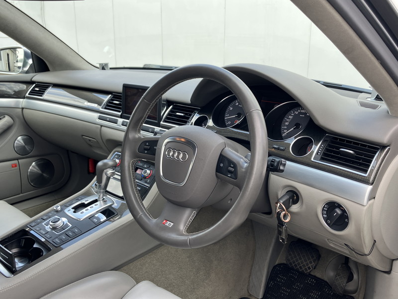 アウディ S8 中古車