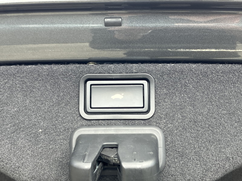 アウディ S8 中古車