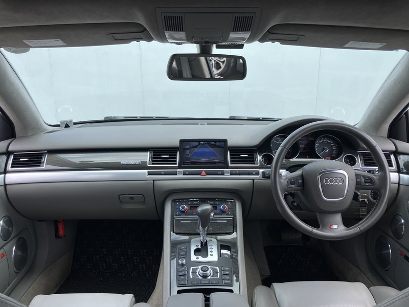 アウディ S8 中古車