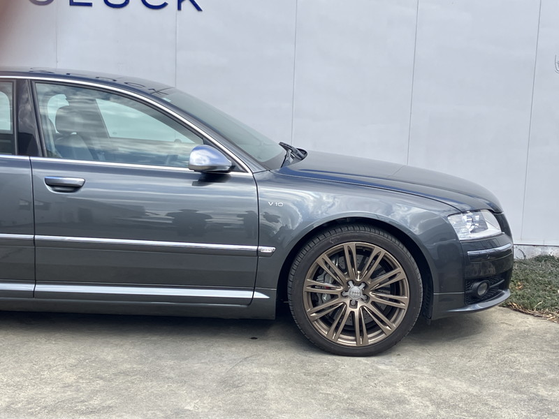 アウディ S8 中古車