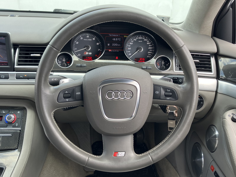 アウディ S8 中古車