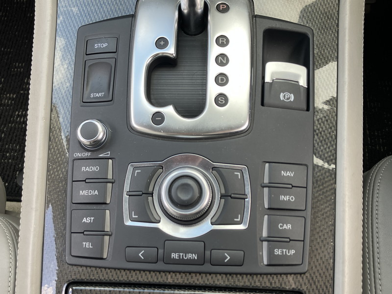 アウディ S8 中古車